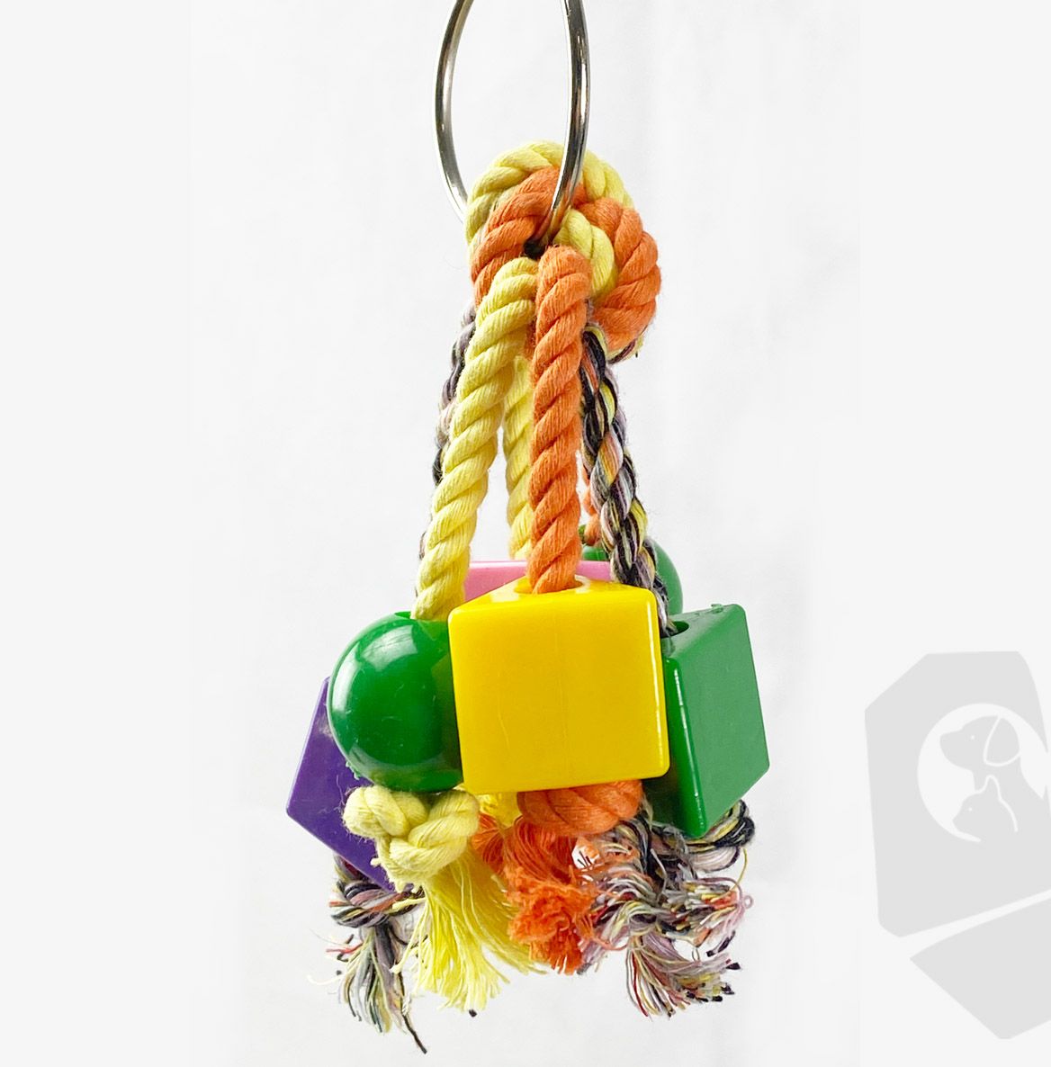 Juguete para pajaros con cubos de plastico de colores, argolla y cuerda 8x5x15cm